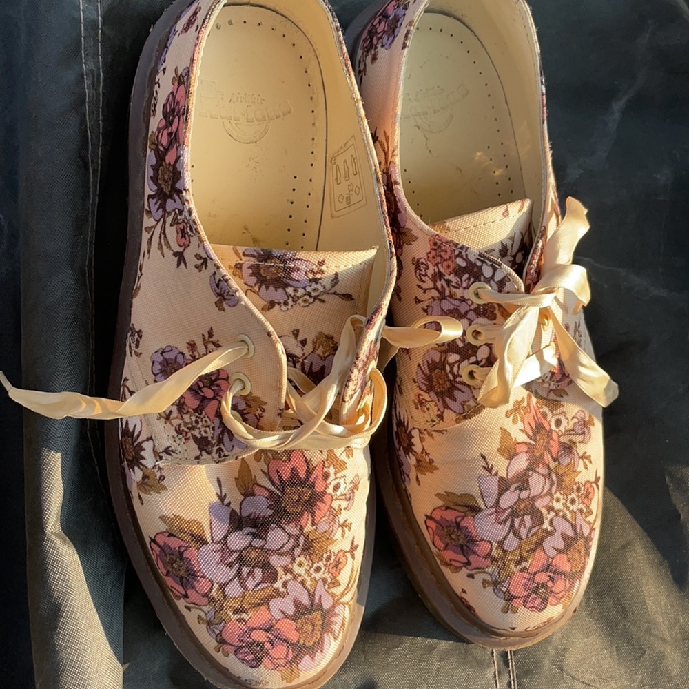 Dr. Martens Lester Shoes Sz 7 - Picture 8 of 8